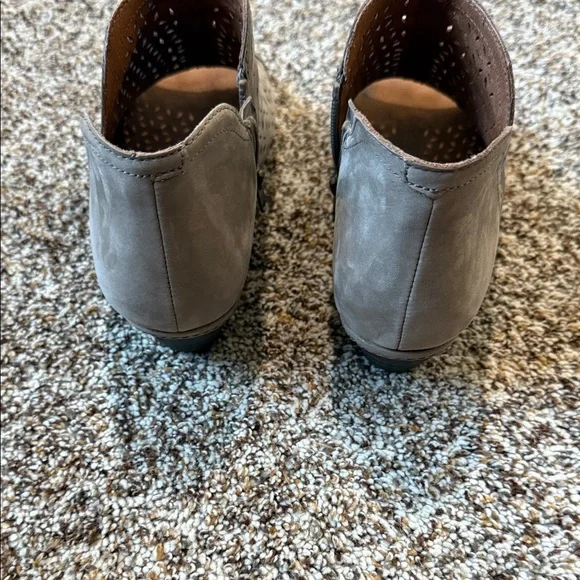 Cobb Hill by New Balance Beige Perforated Clogs - Picture 4 of 7